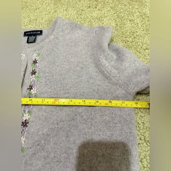 Ann Taylor Cardigan Sweater Small Wool Angora Lavender Floral Embroidered - Picture 6 of 8